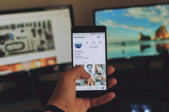 découvrez comment créer un contenu engageant pour les réseaux sociaux qui capte l'attention de votre audience, booste votre visibilité en ligne et favorise l'interaction avec votre marque. apprenez les meilleures pratiques et stratégies pour optimiser votre présence sur les plateformes sociales.