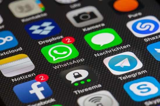 découvrez l'impact des médias sociaux sur la communication, le marketing et les comportements des consommateurs. analysez comment ces plateformes transforment les interactions et influencent les tendances contemporaines.