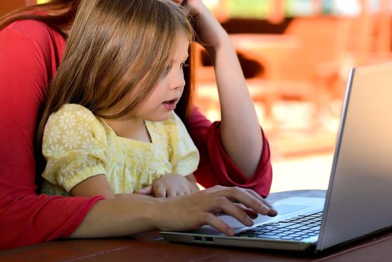 découvrez les principes fondamentaux de la psychologie de l'apprentissage. explorez comment nous acquérons, traitons et retenons les informations, et comment ces connaissances peuvent améliorer les méthodes d'enseignement et de formation. plongez dans l'univers fascinant de la psychologie qui façonne notre compréhension du processus d'apprentissage.