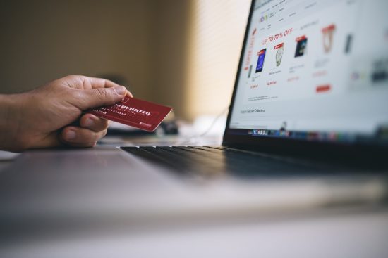 découvrez l'univers de l'ecommerce : achetez et vendez en ligne facilement et rapidement, avec une variété de produits à portée de clic. profitez de la commodité de faire vos courses depuis chez vous, d'accéder à des offres exclusives et d'explorer de nouvelles tendances. rejoignez la révolution du commerce numérique dès aujourd'hui !