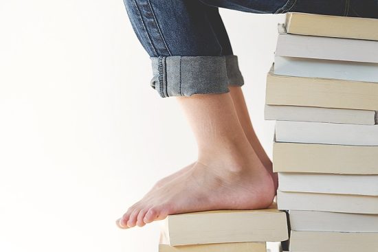 découvrez les principes de la psychologie de l'apprentissage, une discipline qui explore comment nous acquérons des connaissances et développons des compétences. plongez dans les théories, les méthodes et les applications pratiques pour optimiser votre processus d'apprentissage et favoriser un développement personnel durable.