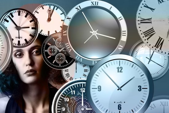 découvrez les fondamentaux de la psychologie de l'apprentissage, explorez comment notre cerveau acquiert des connaissances et comment ces mécanismes influencent nos méthodes d'enseignement et d'apprentissage.