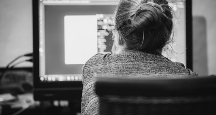 découvrez l'univers du graphic design, où la créativité rencontre la technologie. explorez des projets inspirants, des tendances modernes et des conseils pratiques pour booster vos compétences en design graphique.
