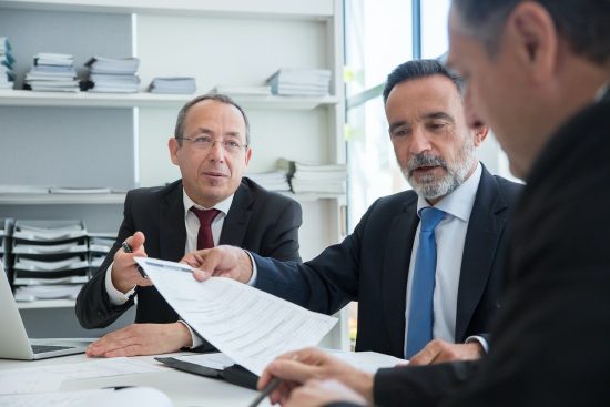 découvrez les principes du leadership éthique et comment il transforme les organisations en promouvant l'intégrité, la transparence et la responsabilité sociale. apprenez à développer des compétences de leader éthique pour inspirer vos équipes et créer un impact positif.