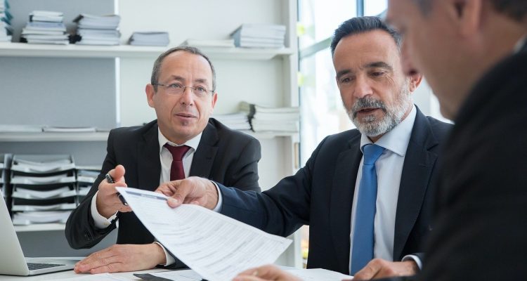 découvrez les principes du leadership éthique et comment il transforme les organisations en promouvant l'intégrité, la transparence et la responsabilité sociale. apprenez à développer des compétences de leader éthique pour inspirer vos équipes et créer un impact positif.