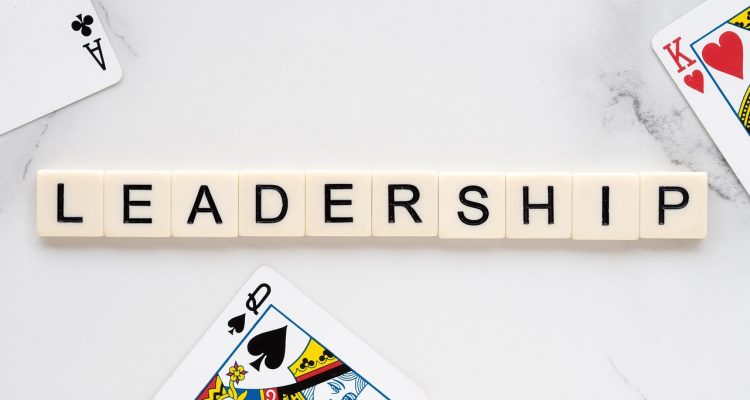 découvrez l'importance du leadership éthique, une approche qui allie responsabilité et intégrité. apprenez comment des leaders éthiques inspirent la confiance, favorisent un environnement inclusif et réalisent des décisions éclairées pour un impact durable au sein de leurs équipes et organisations.