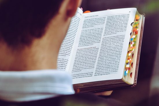 découvrez les principes fondamentaux de l'éthique professionnelle, essentiels pour guider les comportements et les décisions dans le monde du travail. apprenez à promouvoir l'intégrité, la responsabilité et le respect au sein de votre organisation.