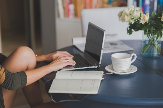 découvrez des techniques essentielles pour améliorer votre communication écrite. apprenez à structurer vos idées, à choisir le vocabulaire adapté et à captiver votre audience grâce à des conseils pratiques sur l'écriture efficace.