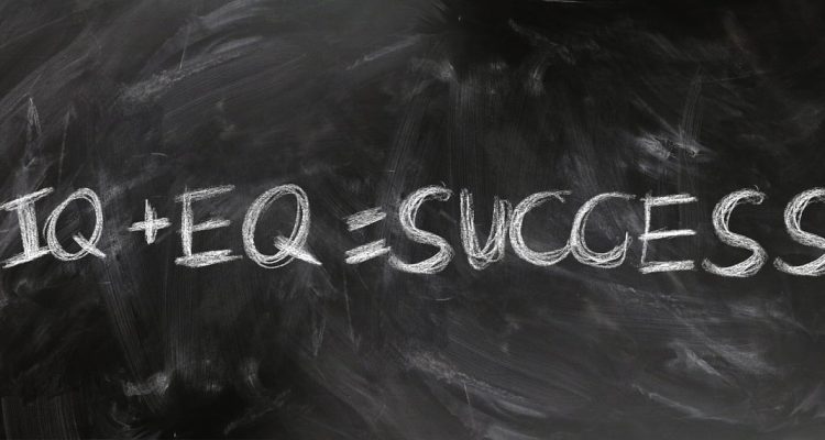 découvrez l'intelligence émotionnelle, un concept clé pour mieux comprendre et gérer ses émotions ainsi que celles des autres. apprenez à développer vos compétences relationnelles, à améliorer votre communication et à renforcer votre leadership grâce à une meilleure intelligence émotionnelle.
