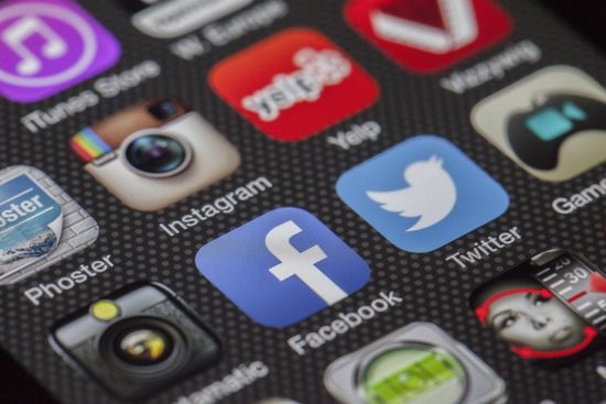 découvrez l'art de la gestion des réseaux sociaux pour optimiser votre présence en ligne. apprenez à créer du contenu engageant, à interagir avec votre audience et à analyser les performances de vos publications pour maximiser l'impact de votre stratégie digitale.