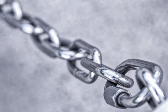 découvrez l'importance du supply chain management pour optimiser vos processus logistiques. apprenez comment gérer efficacement vos ressources, réduire les coûts et améliorer la satisfaction client grâce à des stratégies adaptées.