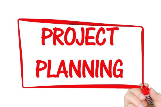 découvrez les défis de la gestion de projets internationaux, de la coordination interculturelle aux différences réglementaires, et comment les surmonter pour garantir le succès de vos projets à l'échelle mondiale.