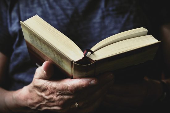 découvrez l'art de la gestion des connaissances : des stratégies innovantes pour capturer, partager et valoriser le savoir au sein de votre organisation, améliorant ainsi la collaboration et la performance.